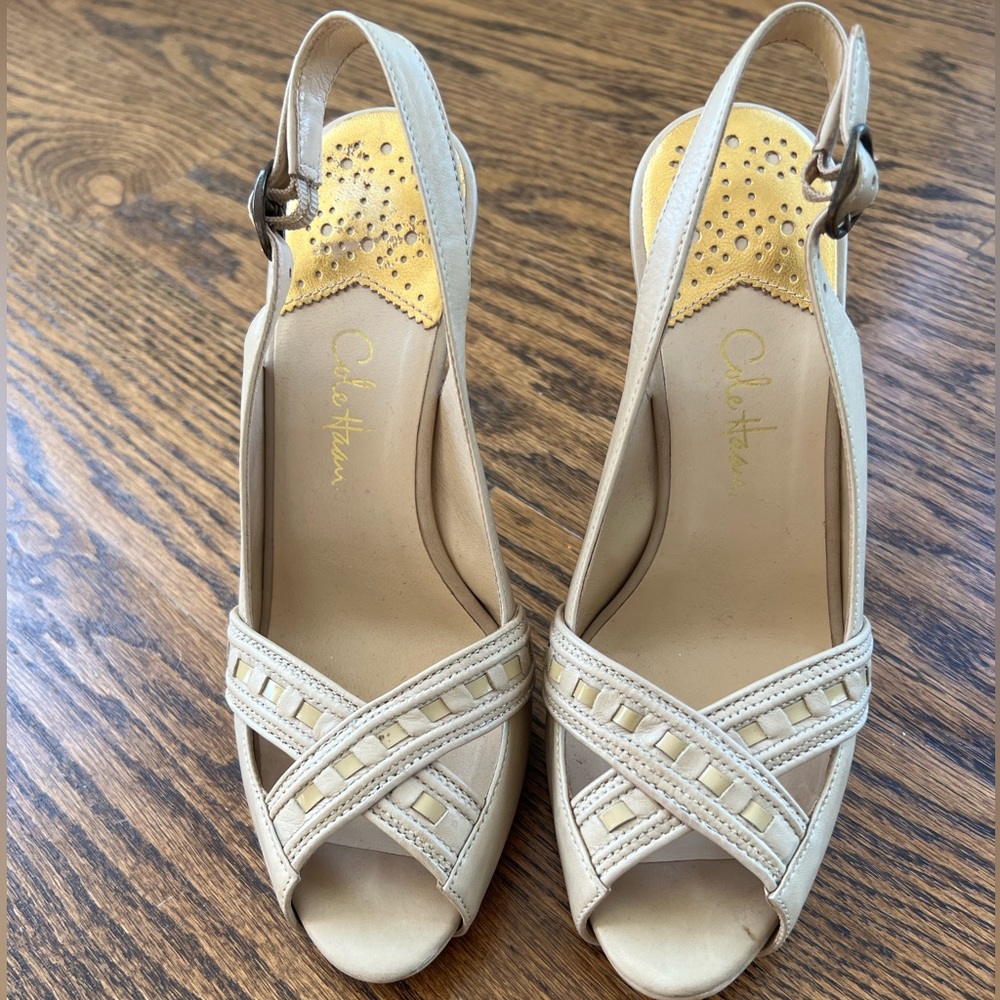 Cole Haan open toe sandals. Nice neutral color.